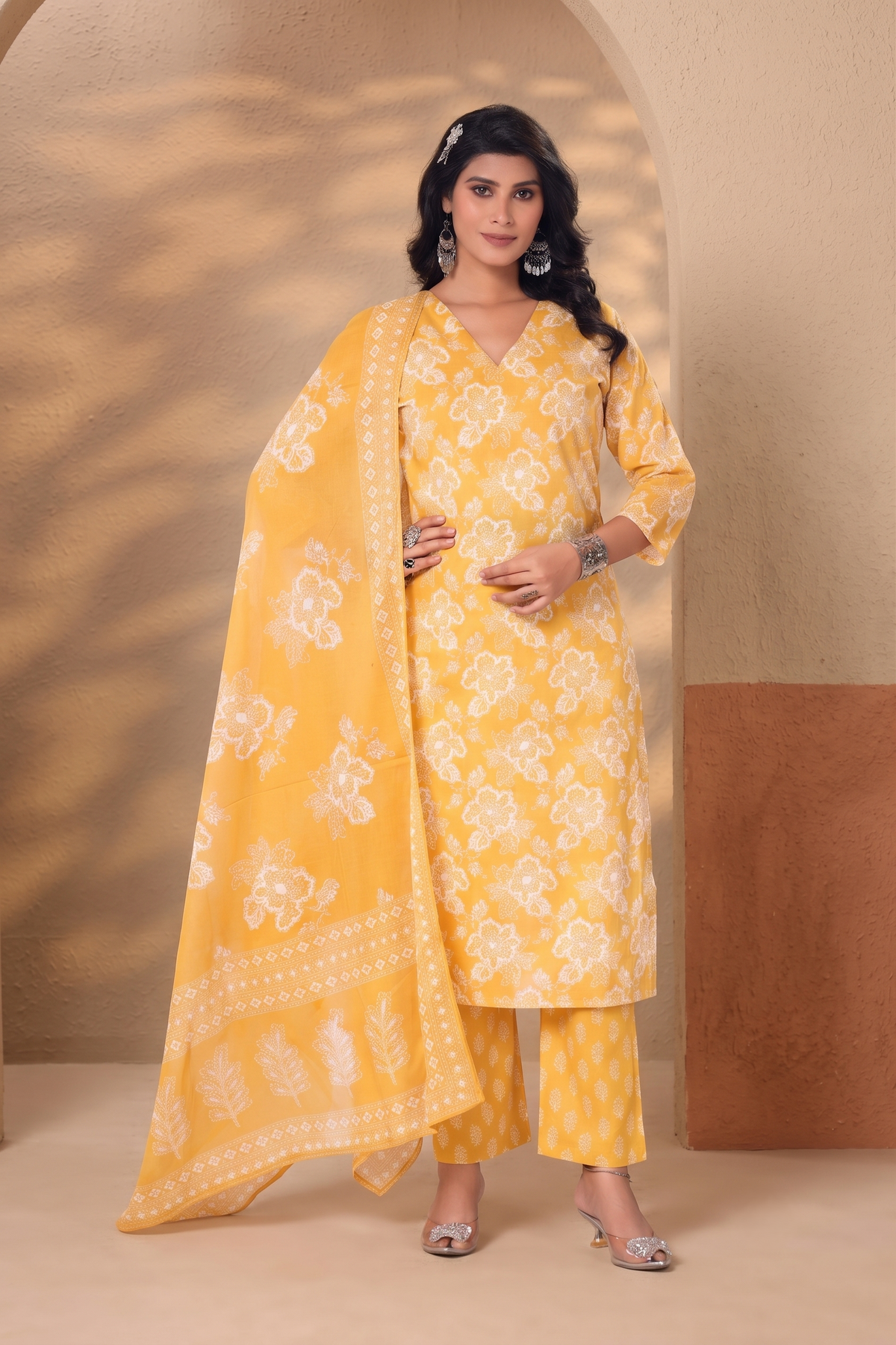 Kiara Kurti, Pant & Dupatta