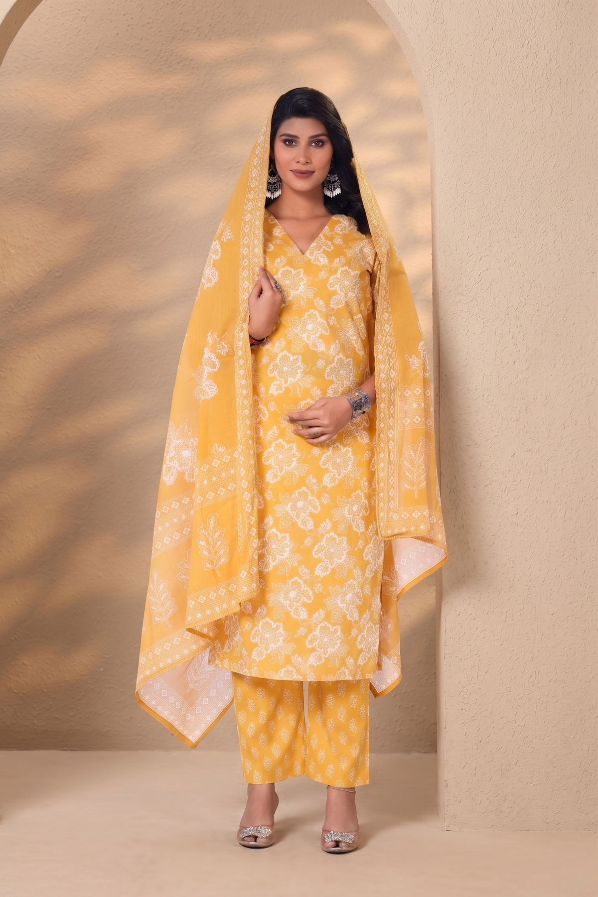 Kiara Kurti, Pant & Dupatta