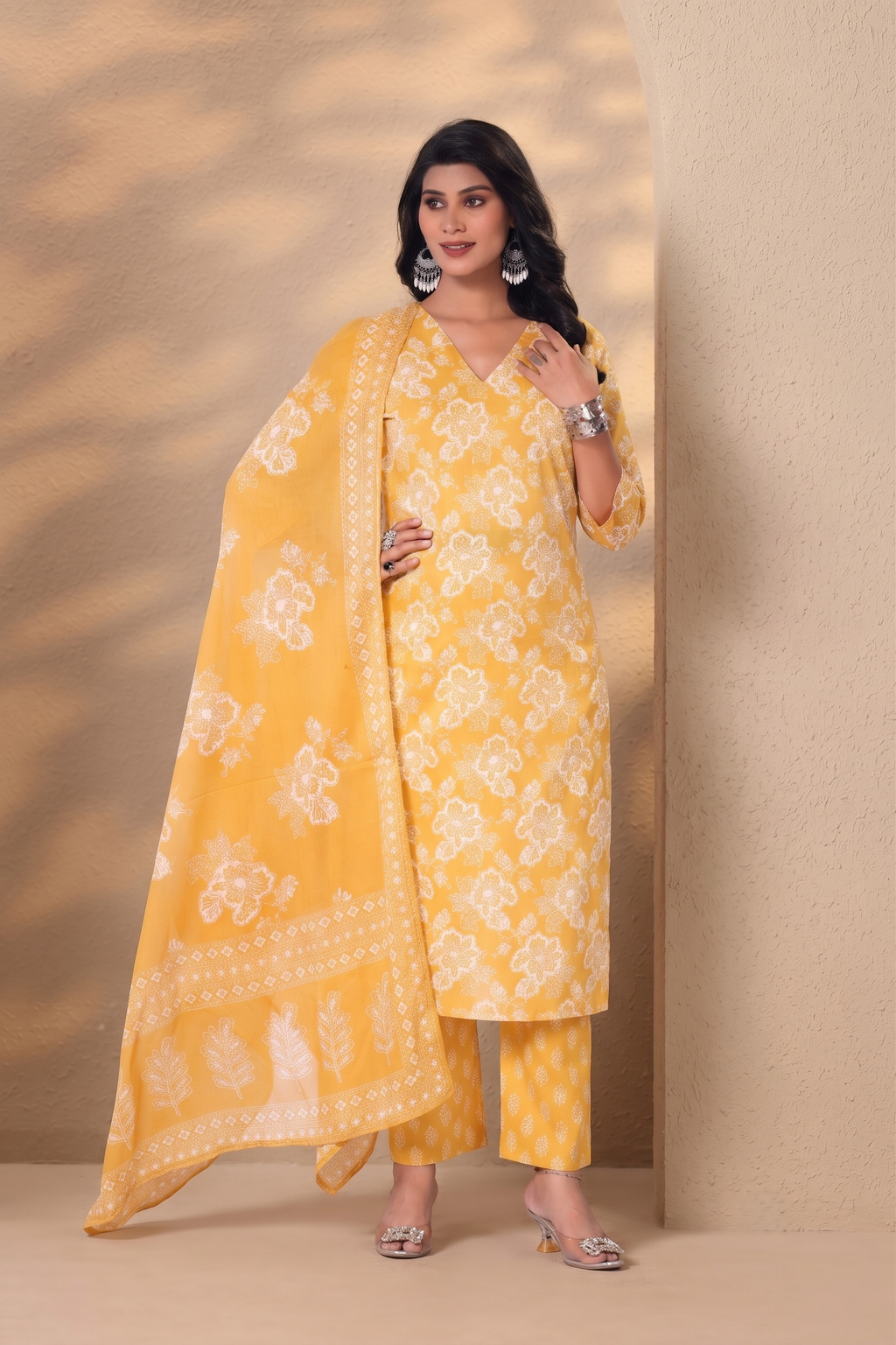 Kiara Kurti, Pant & Dupatta