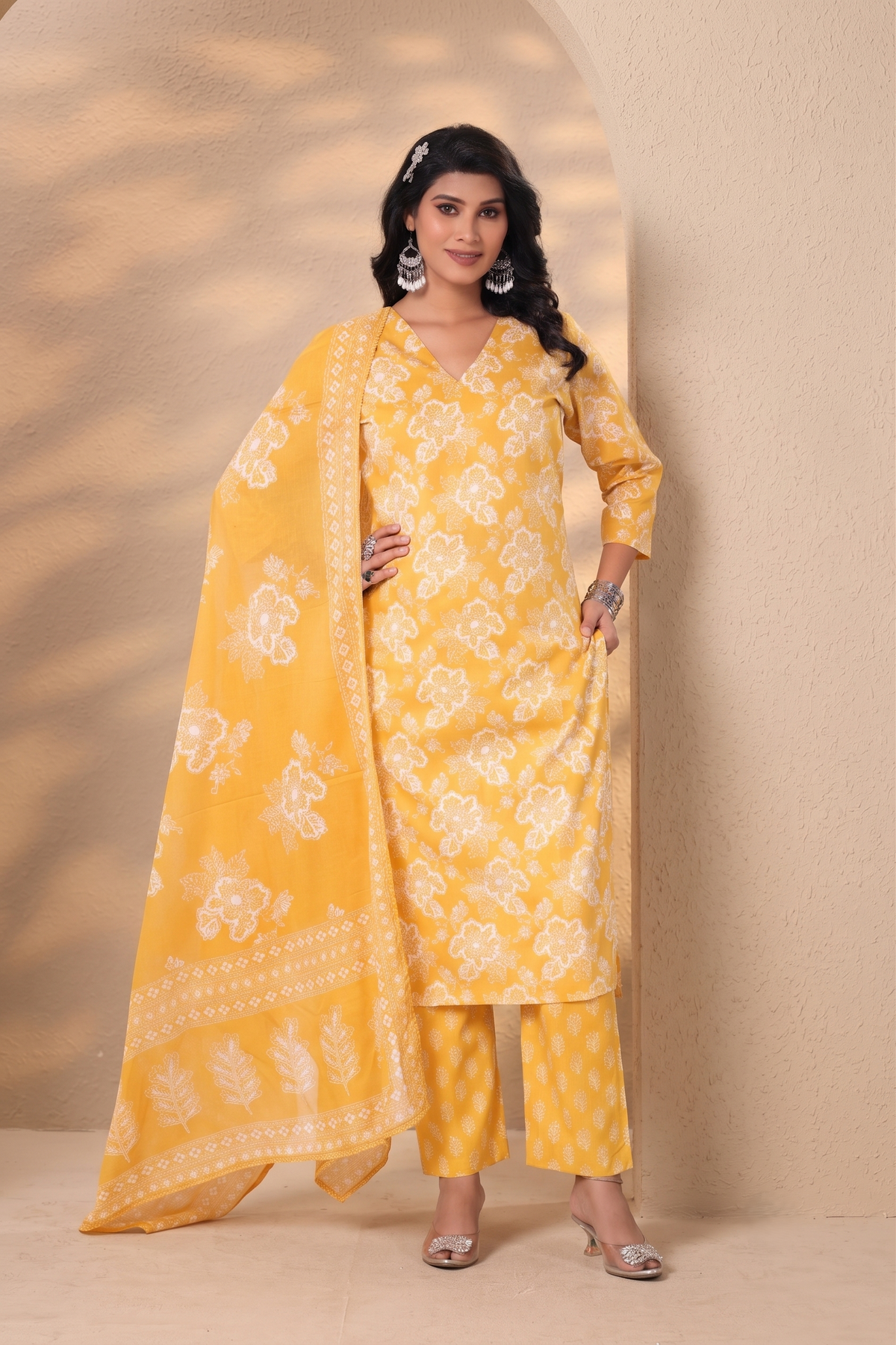 Kiara Kurti, Pant & Dupatta