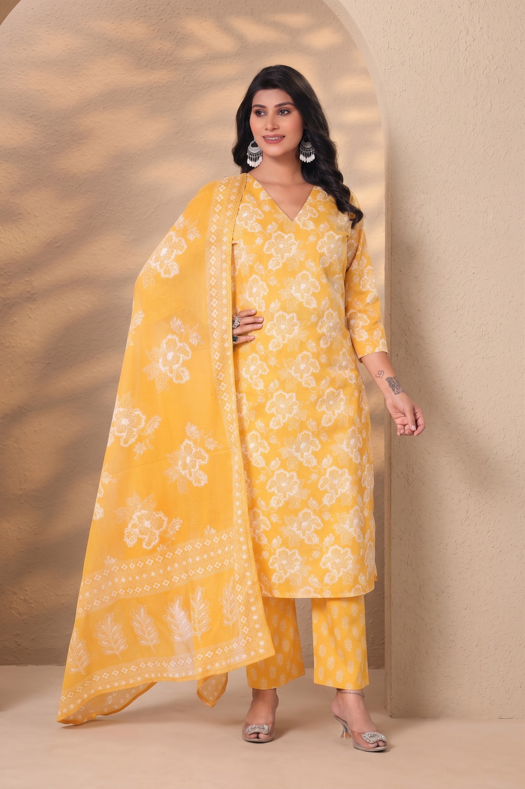 Kiara Kurti, Pant & Dupatta
